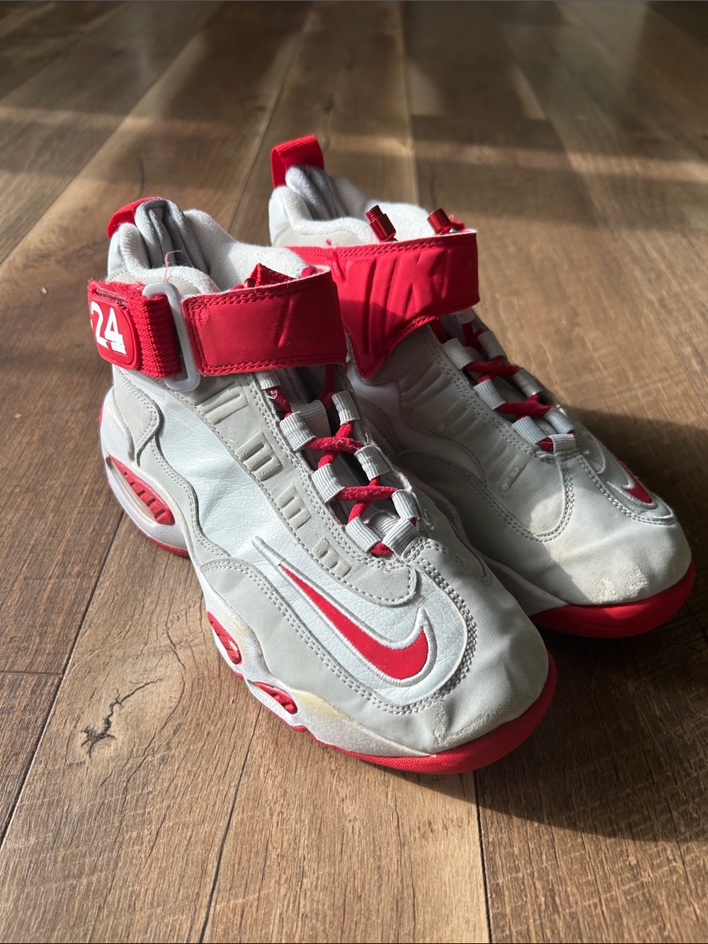 Nike White and Red High-Top Baseball Turf Shoes with Strap